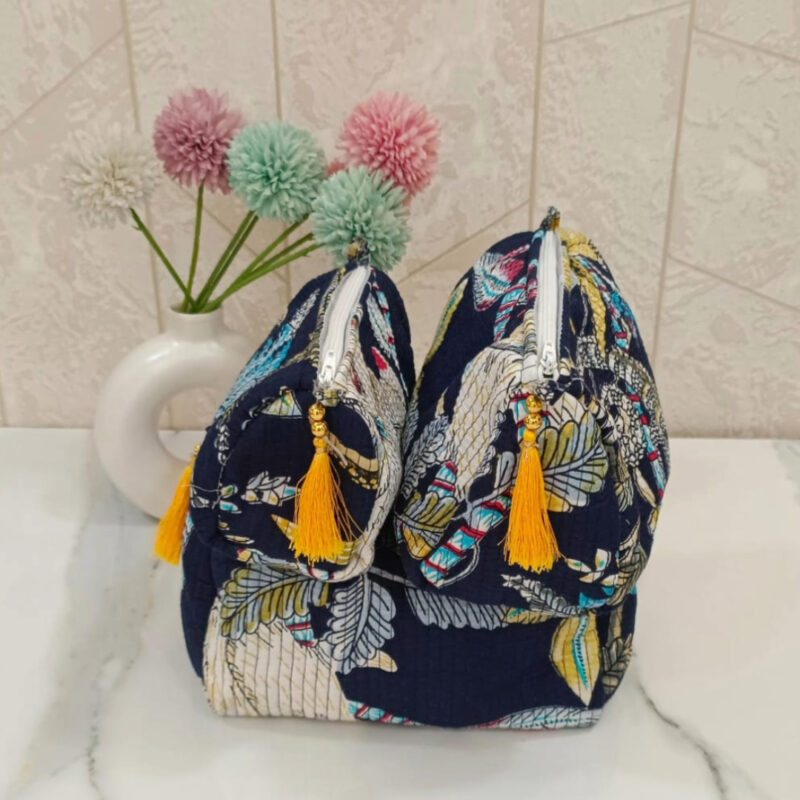 Cosmetic pouches - set of 3 with waterproof lining - Image 4