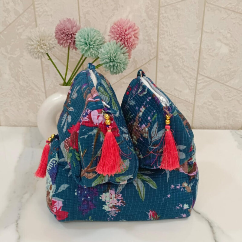 Cosmetic pouches - set of 3 with waterproof lining - Image 3