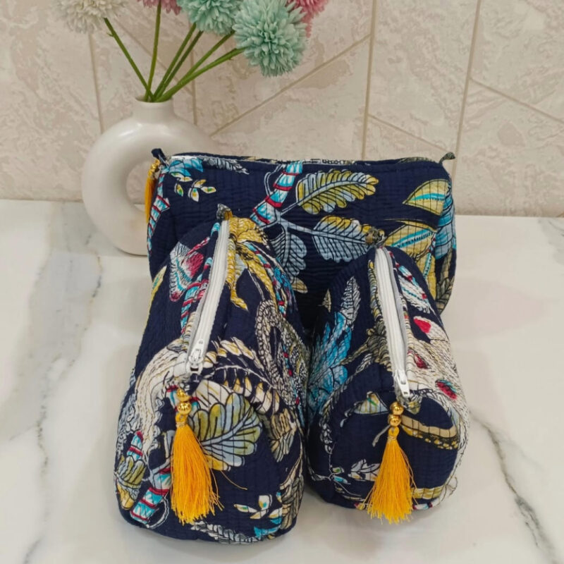 Cosmetic pouches - set of 3 with waterproof lining - Image 3