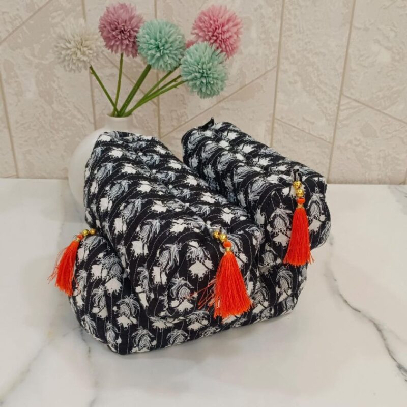 Cosmetic pouches - set of 3 with waterproof lining - Image 4