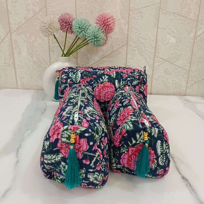 Cosmetic pouches - set of 3 with waterproof lining - Image 2