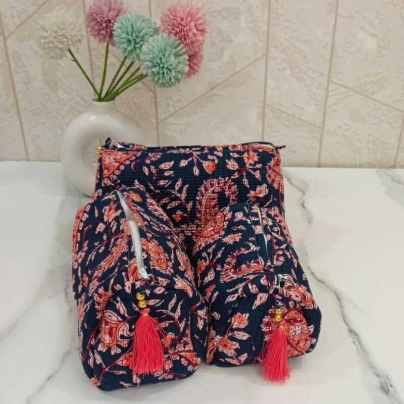 Cosmetic pouches - set of 3 with waterproof lining - Image 4