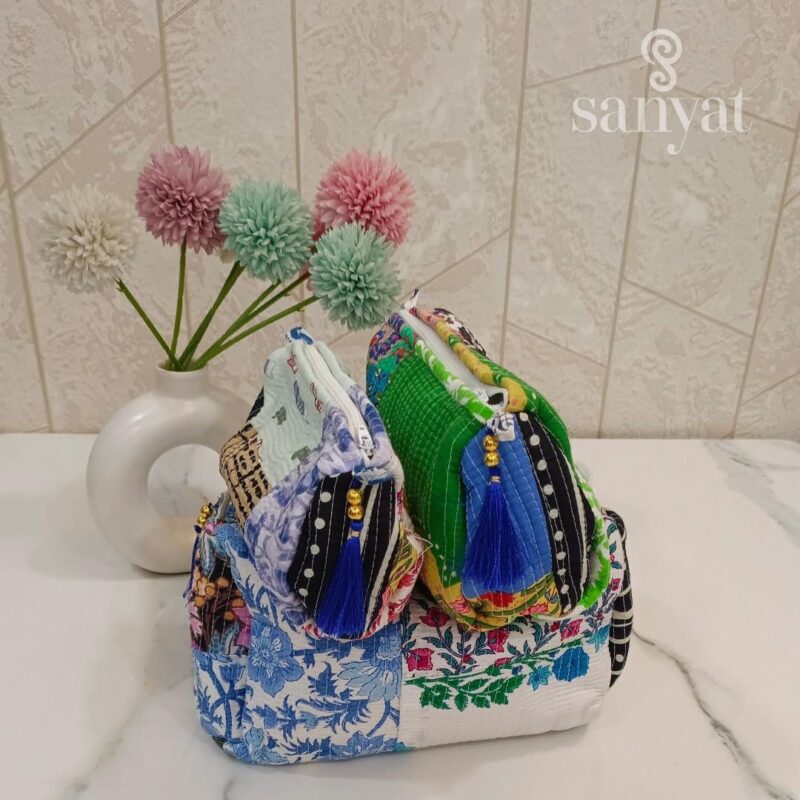 Cosmetic pouches - set of 3 with waterproof lining - Image 3