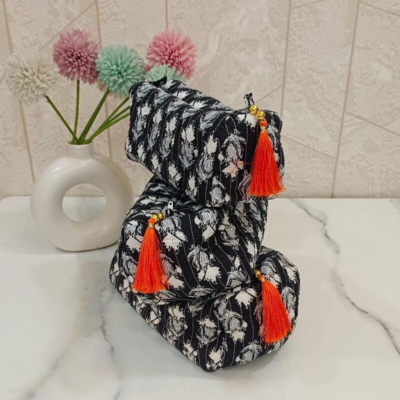 Cosmetic pouches - set of 3 with waterproof lining - Image 3