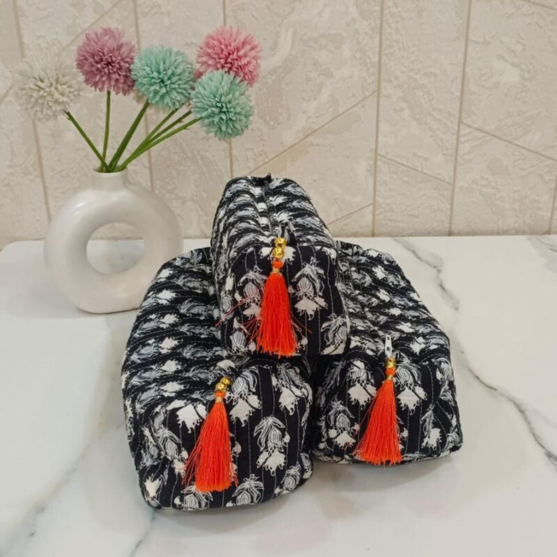 Cosmetic pouches - set of 3 with waterproof lining - Image 2