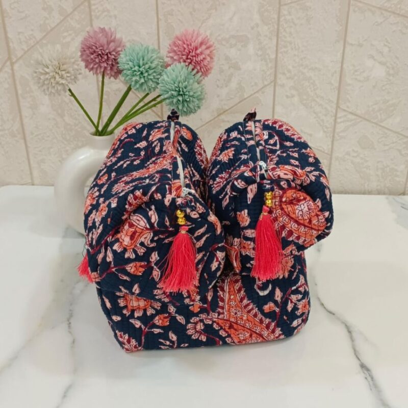 Cosmetic pouches - set of 3 with waterproof lining - Image 2
