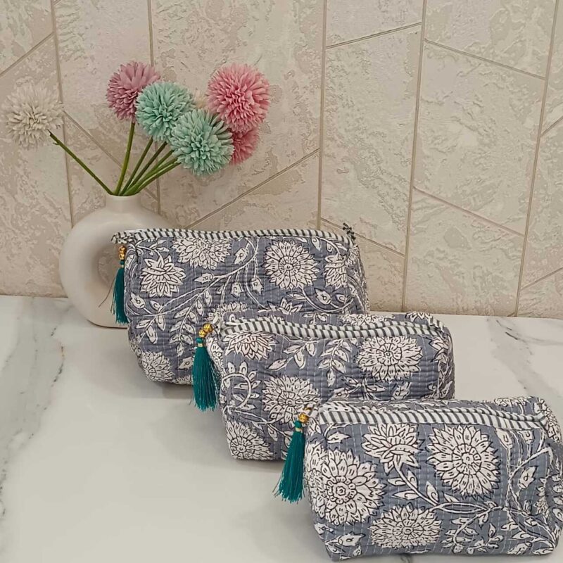 Cosmetic pouches - set of 3 with waterproof lining - Image 2